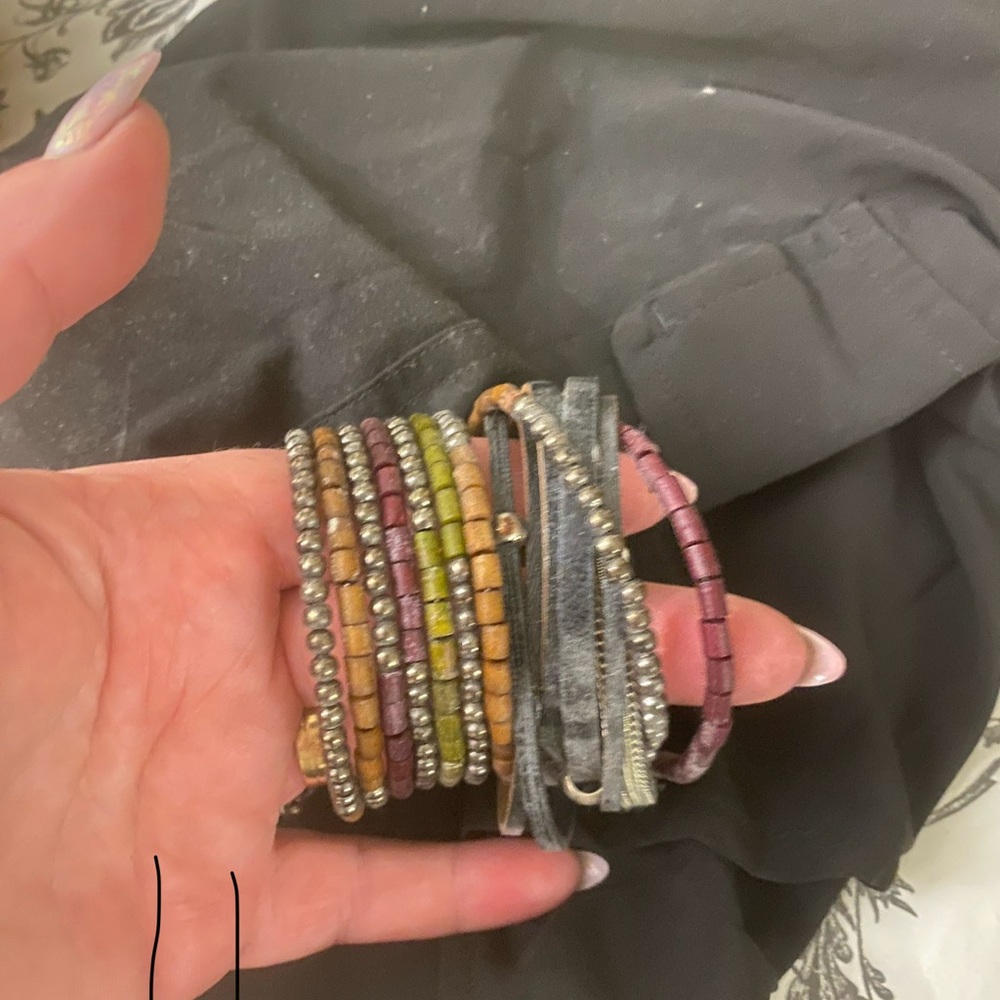 Bracelets - Picture 9 of 15